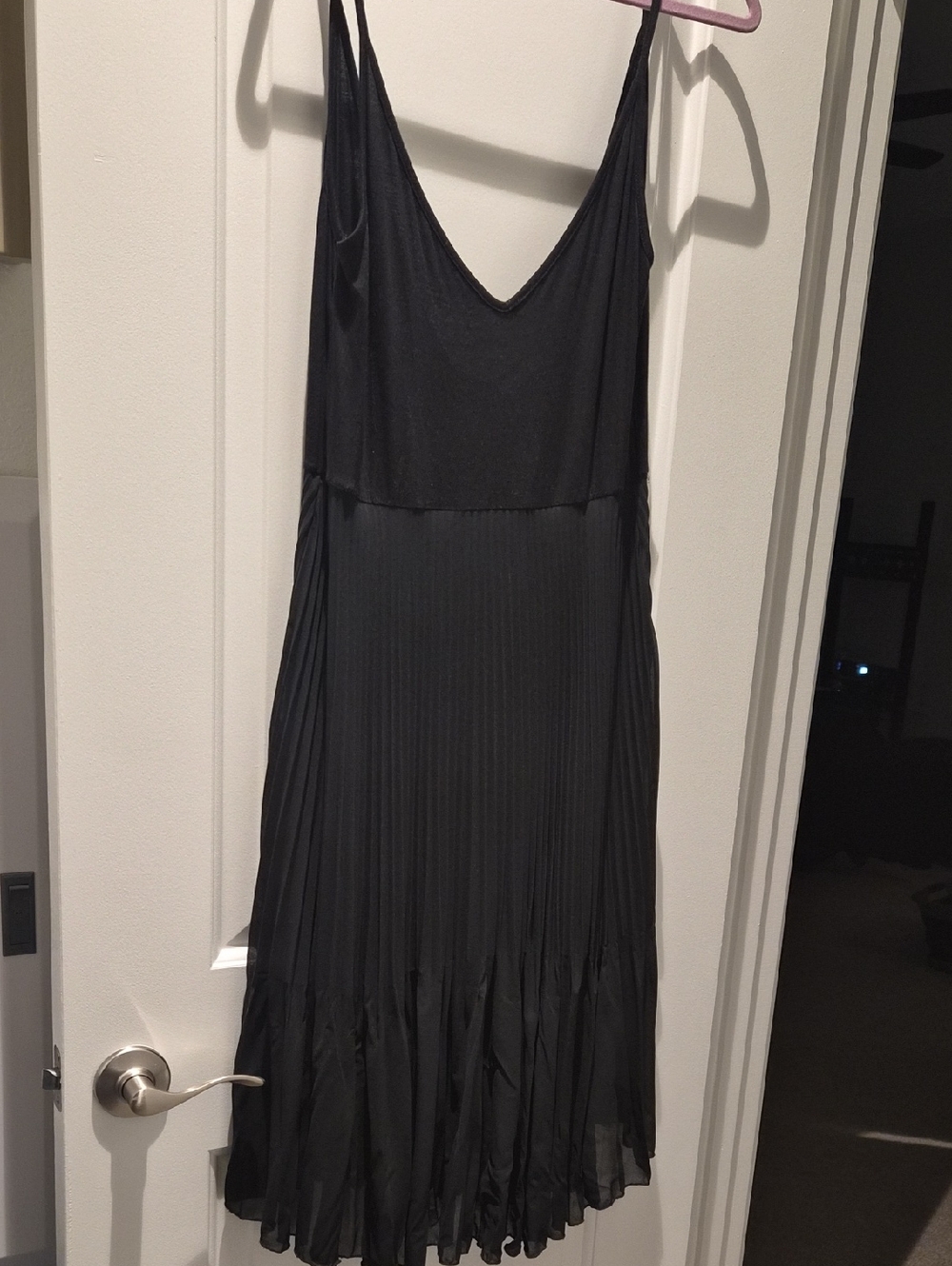 Black V‑Neck Pleated Midi Dress